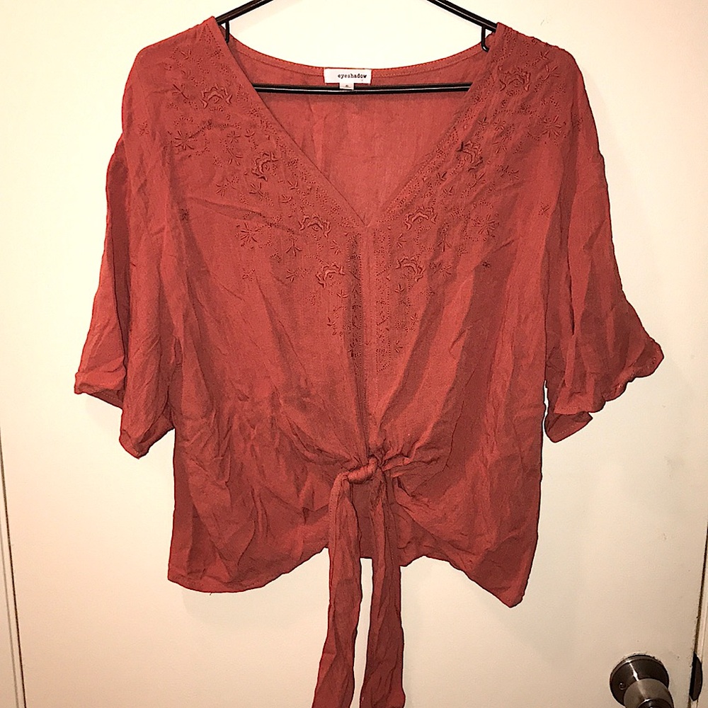 Cropped flowy blouse with flower design